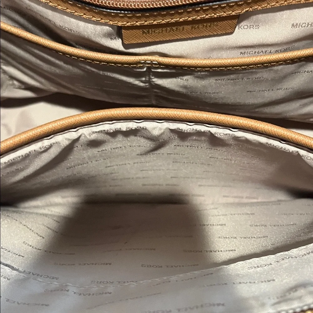 Michael Kors Tan Leather Tote Bag with Structured Design NWOT - Picture 7 of 15